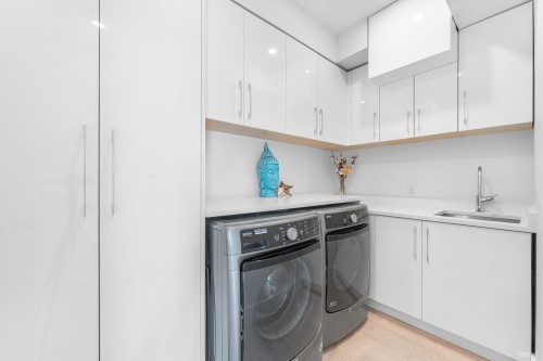 919 4Th Street E, North Vancouver, BC 