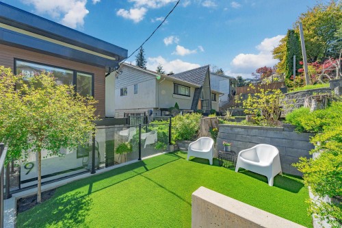 919 4Th Street E, North Vancouver, BC 