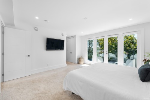 919 4Th Street E, North Vancouver, BC 