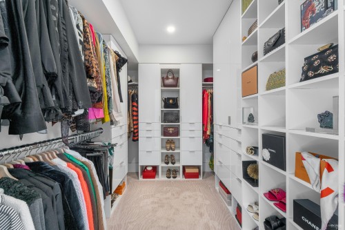 919 4Th Street E, North Vancouver, BC 