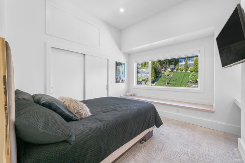 919 4Th Street E, North Vancouver, BC 