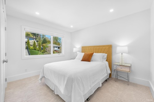 919 4Th Street E, North Vancouver, BC 