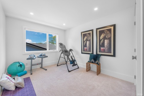 919 4Th Street E, North Vancouver, BC 