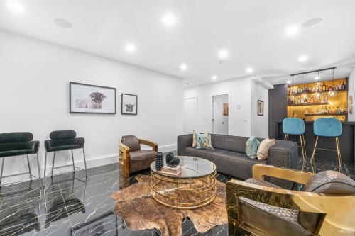 919 4Th Street E, North Vancouver, BC 