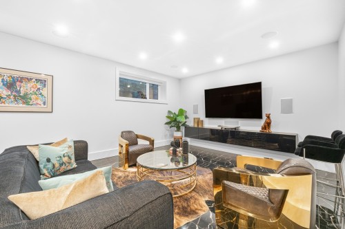 919 4Th Street E, North Vancouver, BC 