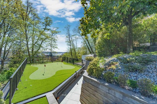 919 4Th Street E, North Vancouver, BC 