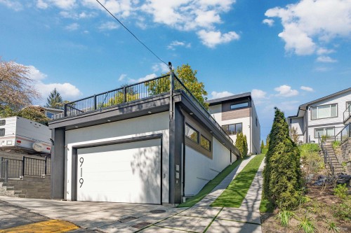 919 4Th Street E, North Vancouver, BC 