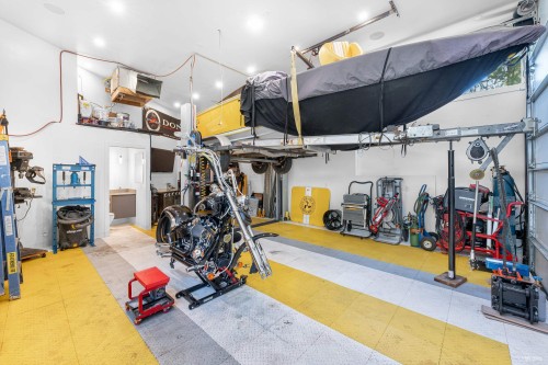 919 4Th Street E, North Vancouver, BC 