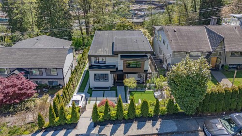 919 4Th Street E, North Vancouver, BC 