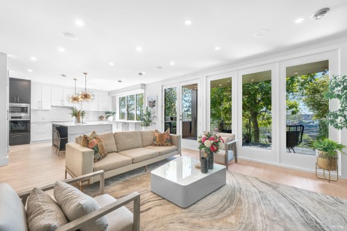 919 4Th Street E, North Vancouver, BC 