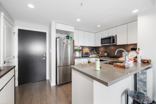 2502-3093 Windsor Gate, Coquitlam, BC 