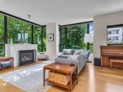 180 6th Street W North Vancouver, BC V7M 2M2
