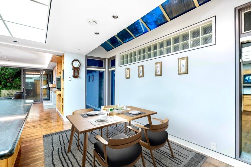 687 Beachview Drive, North Vancouver, BC 