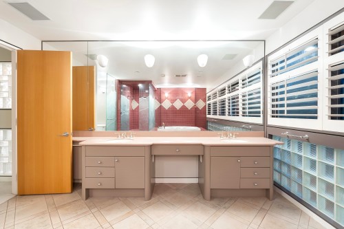 687 Beachview Drive, North Vancouver, BC 