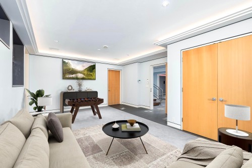 687 Beachview Drive, North Vancouver, BC 