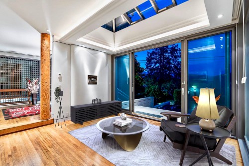 687 Beachview Drive, North Vancouver, BC 