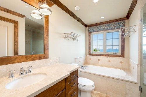 4672 Clovelly Walk, West Vancouver, BC 