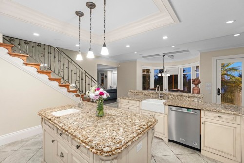 3090 Mathers Avenue, West Vancouver, BC 