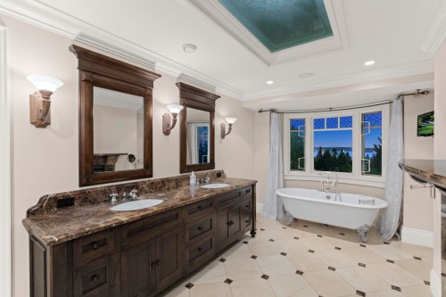 3090 Mathers Avenue, West Vancouver, BC 