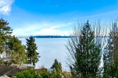 3575 Sunset Lane, West Vancouver, BC 