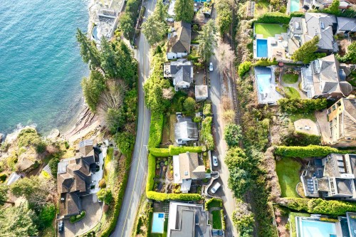 3575 Sunset Lane, West Vancouver, BC 