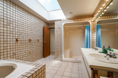 6379 Bruce Street, West Vancouver, BC 