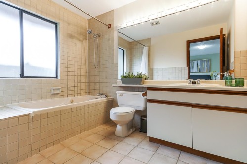 6379 Bruce Street, West Vancouver, BC 