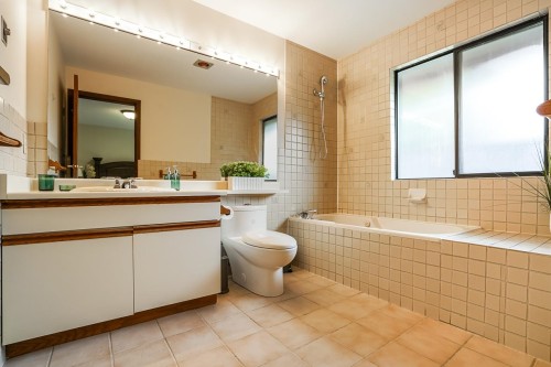 6379 Bruce Street, West Vancouver, BC 