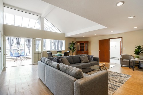 6379 Bruce Street, West Vancouver, BC 