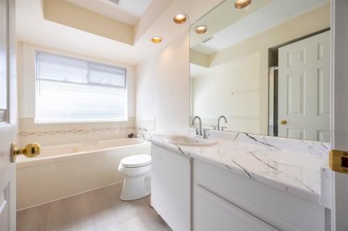 9506 Thomas Drive, Richmond, BC 