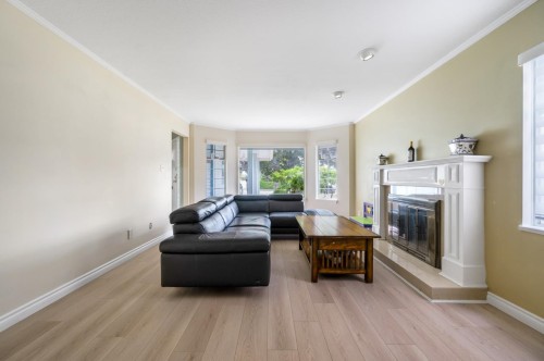 9506 Thomas Drive, Richmond, BC 