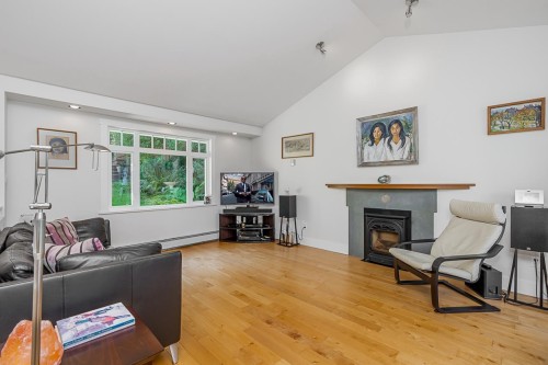 6245 Nelson Avenue, West Vancouver, BC 
