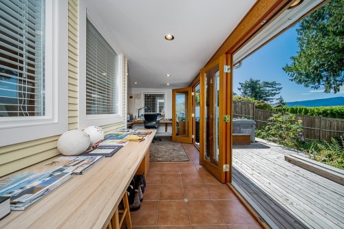 6245 Nelson Avenue, West Vancouver, BC 