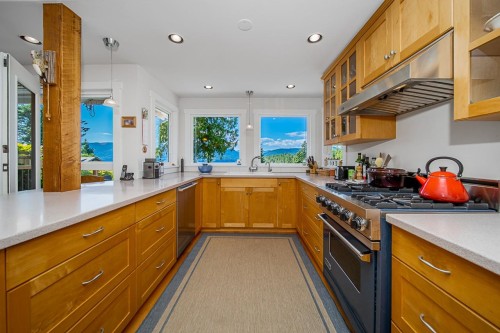 6245 Nelson Avenue, West Vancouver, BC 