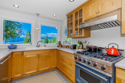 6245 Nelson Avenue, West Vancouver, BC 
