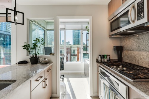 702-1211 Melville Street, Vancouver, BC 