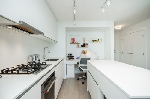 2810-908 Quayside Drive, New Westminster, BC 