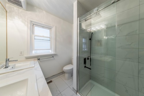 3719 3Rd Avenue W, Vancouver, BC 