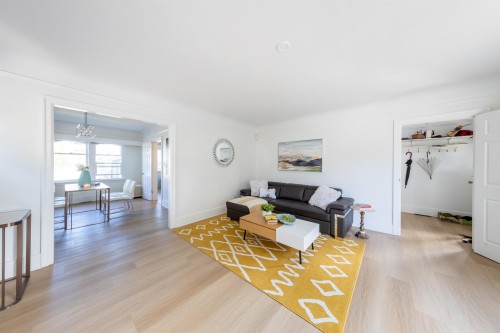 3719 3Rd Avenue W, Vancouver, BC 