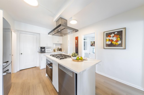 3719 3Rd Avenue W, Vancouver, BC 