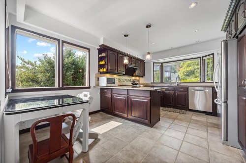 96 Bonnymuir Drive, West Vancouver, BC 