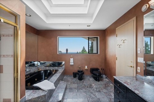 2490 Westhill Court, West Vancouver, BC 