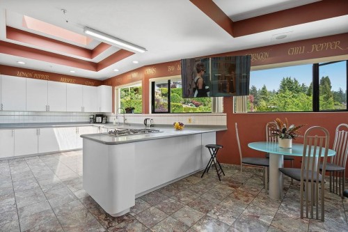 2490 Westhill Court, West Vancouver, BC 