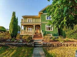 848 6th Street E North Vancouver, BC V7L 1R7