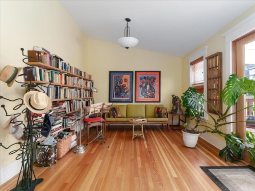 848 6Th Street E, North Vancouver, BC 