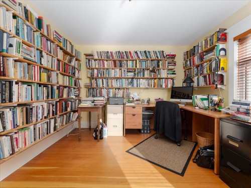 848 6Th Street E, North Vancouver, BC 