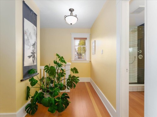 848 6Th Street E, North Vancouver, BC 