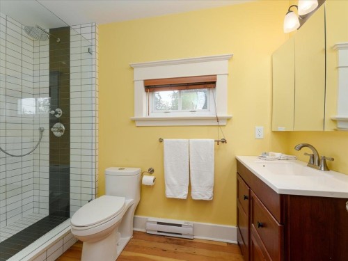 848 6Th Street E, North Vancouver, BC 