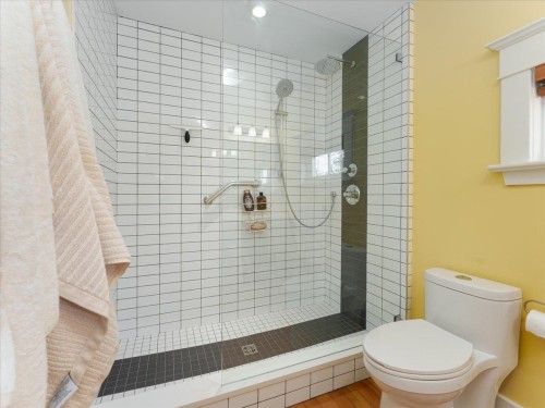 848 6Th Street E, North Vancouver, BC 