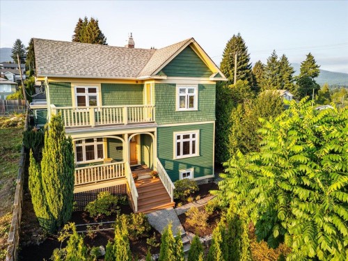 848 6Th Street E, North Vancouver, BC 